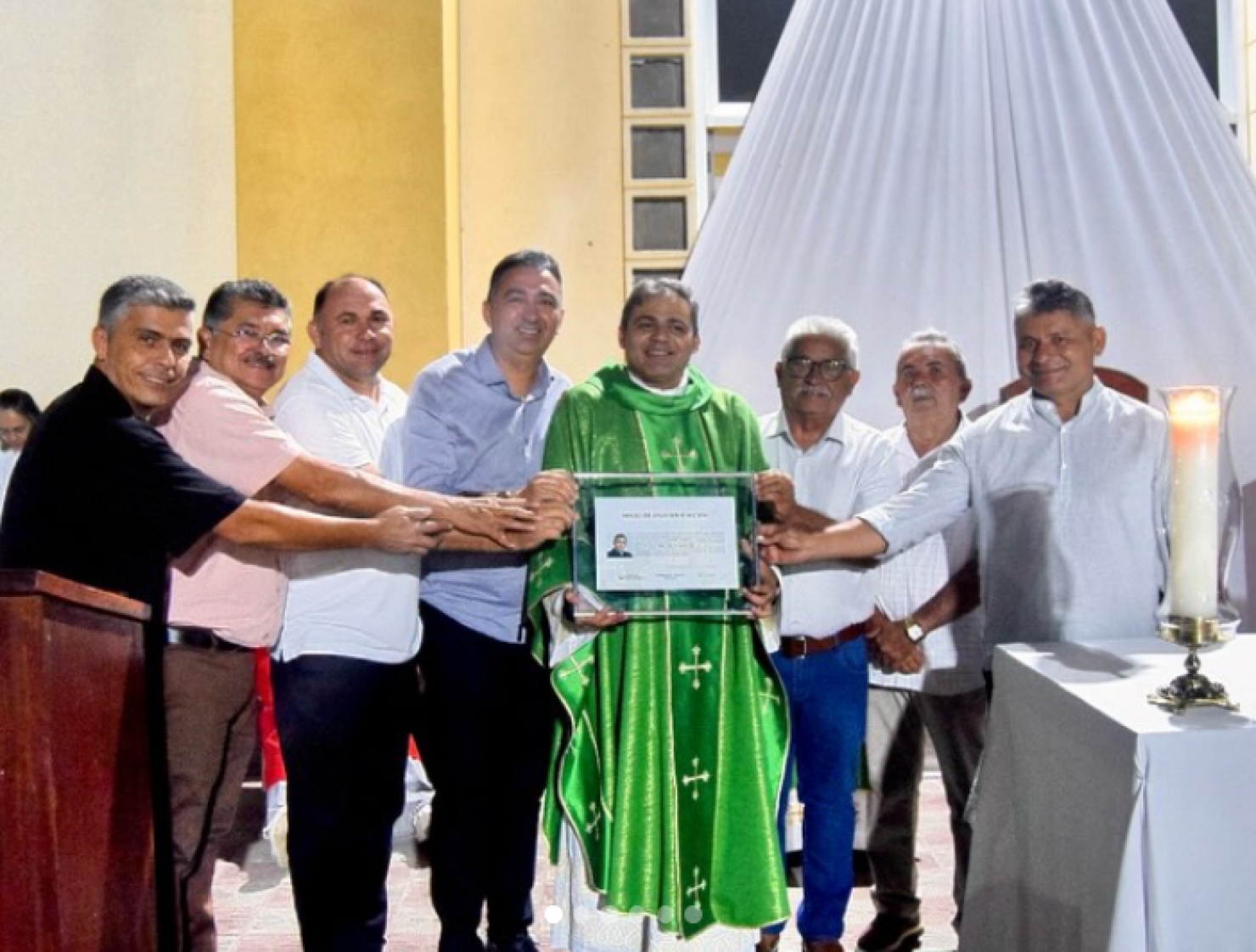 Neste domingo, durante a Santa Missa em Ação de Graças pelos 08 anos de pastoreio do Padre Tiago de Macêdo Félix